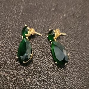 Stunning Replika Of Angelina  Jolie Gold Plate Lab Created Emerald Dangle Earrin